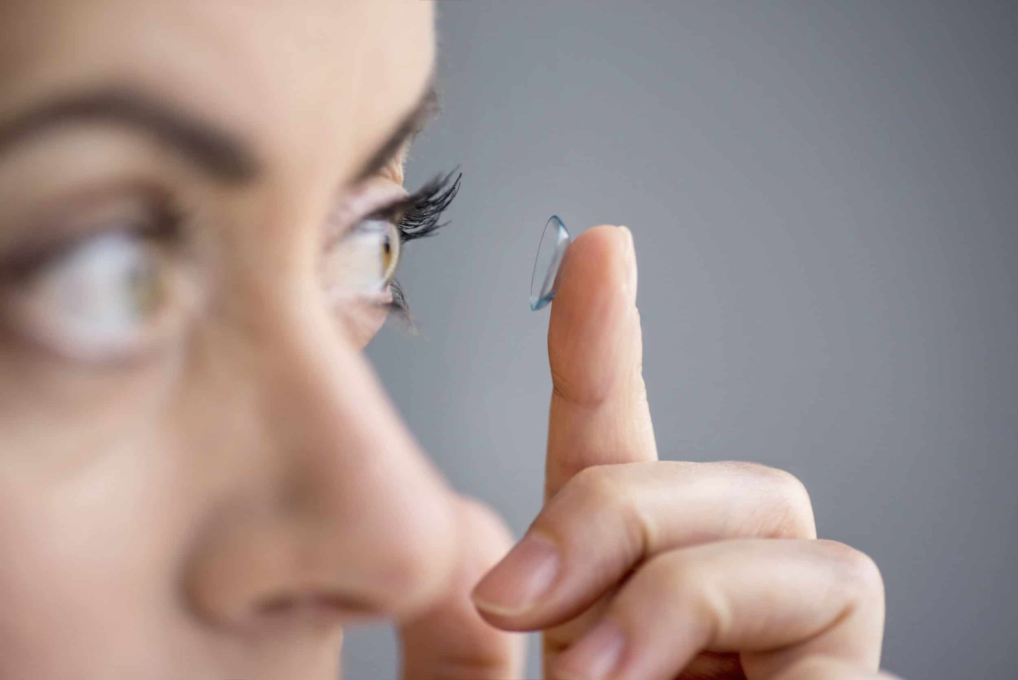 how-do-contact-lenses-work-eye-care-institute